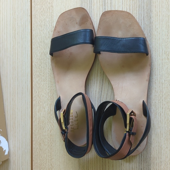 Artelier Nicole Miller black/tan leather sandals - Picture 2 of 5